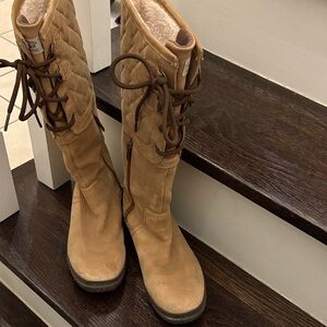 UGG Elsa Quilted Waterproof Chestnut Leather Shearling Lace-Up Boot US 8